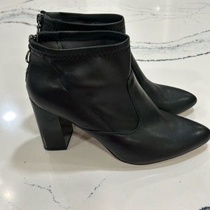 Franco Sarto NWOT Black Pointed Toe Booties Man Made Material sz.9 1/2 wide NWOT